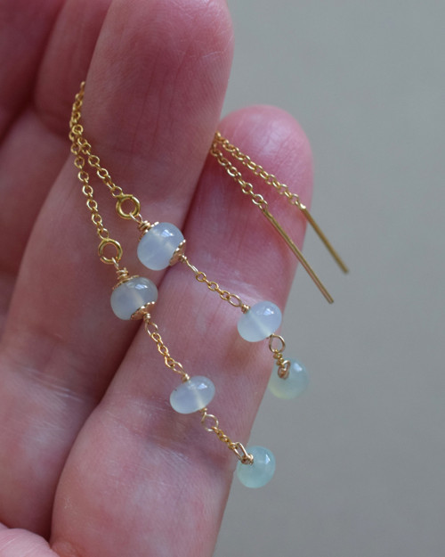 Protahovací s modrým opálem, gold filled náušnice — foto 3
