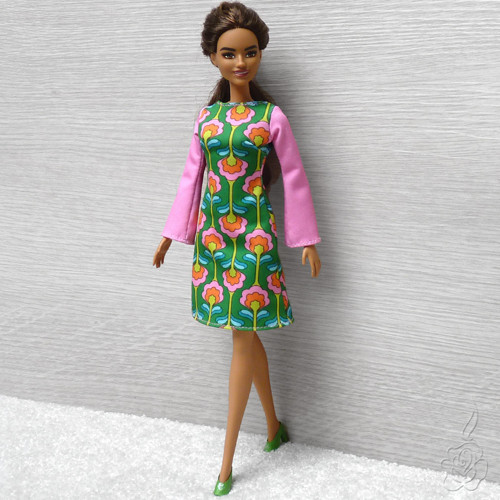 Retro šaty pro Barbie — foto 4