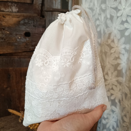 Malý pytlíček v barvě slonoviny — foto 3