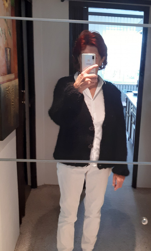 Černý svetr — foto 4