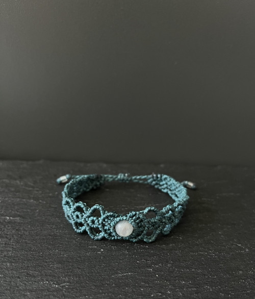 Petrolejový macramé náramek s labradoritem — foto 2