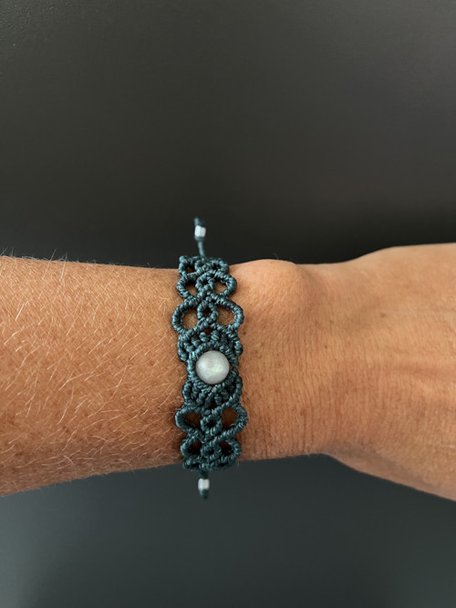 Petrolejový macramé náramek s labradoritem — foto 6
