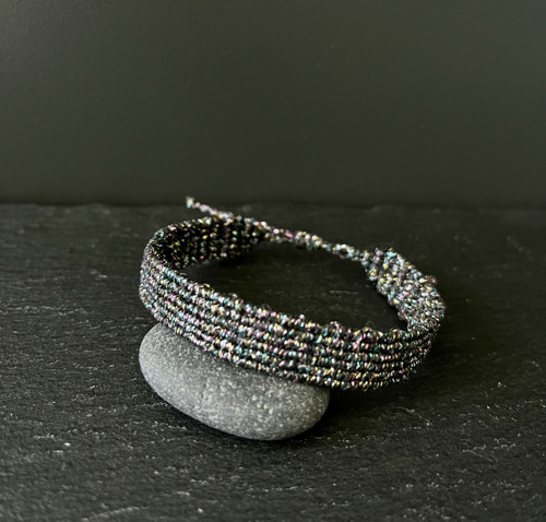 Metalický macramé náramek Black Pearl — foto 2