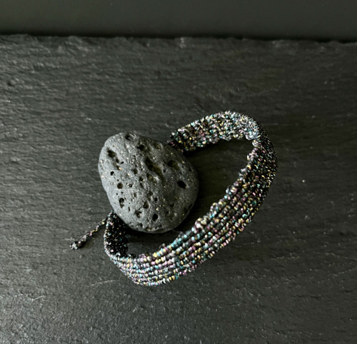 Metalický macramé náramek Black Pearl — foto 6