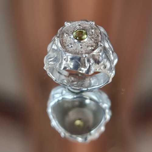 Prsten z hliníku s Olivínem — foto 3