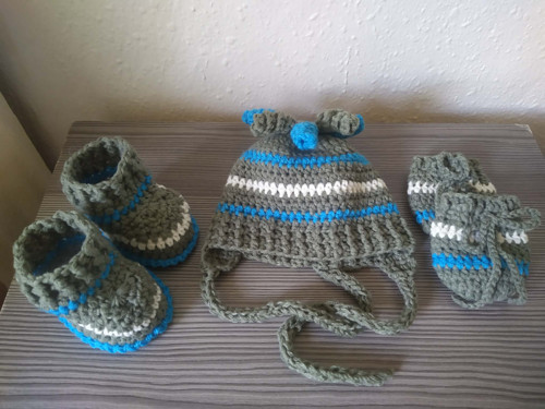 Háčkovaná čepička a botičky Velikosti 0 až 3 měsí — foto 2