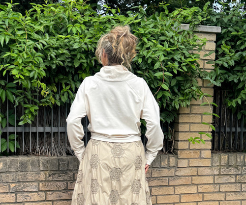 Smetanová mikina s rolákem — foto 4