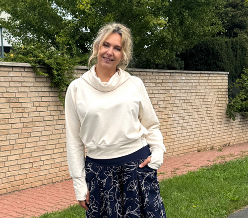 Smetanová mikina s rolákem — foto 6