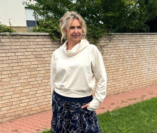 Smetanová mikina s rolákem — foto 5