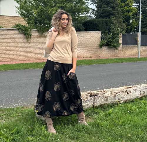 Balonová sukně černá s květy — foto 5