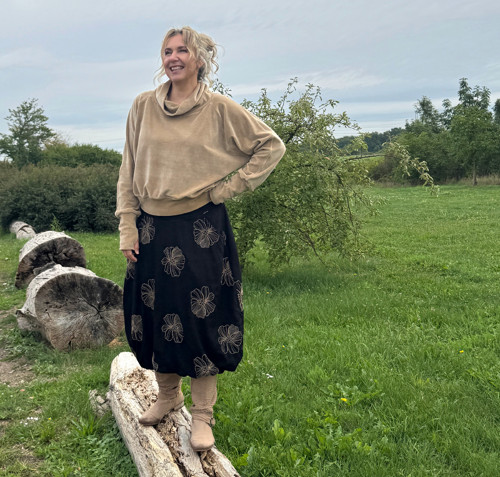 Balonová sukně černá s květy — foto 6