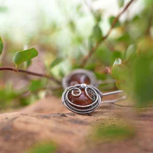 Náušnice s granáty hessonity wire wrapping — foto 2