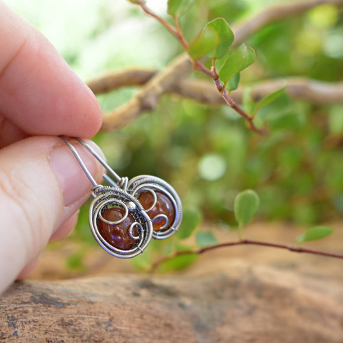 Náušnice s granáty hessonity wire wrapping — foto 5