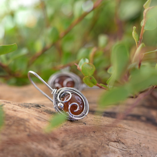 Náušnice s granáty hessonity wire wrapping — foto 3
