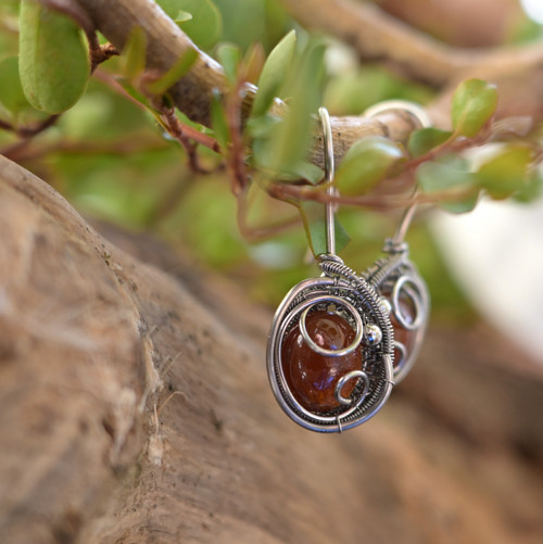 Náušnice s granáty hessonity wire wrapping — foto 6