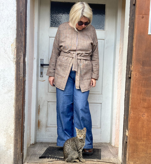 Kabátek kostka s páskem — foto 4
