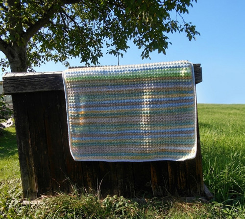 Háčkovaná deka bubliny 90 x 69 cm — foto 5