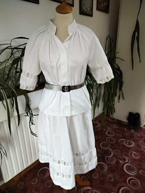 Bílé vintage šaty — foto 3
