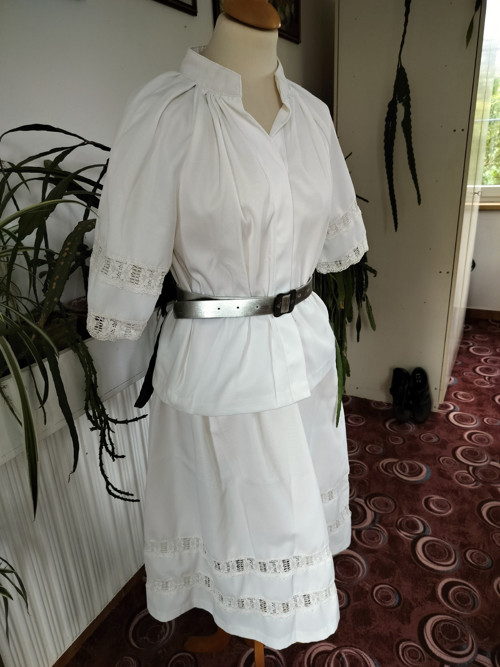 Bílé vintage šaty — foto 4