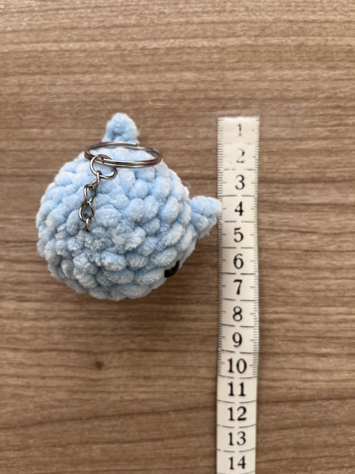 Háčkovaný přívěsek Velrybka - modrá (7 cm) — foto 2