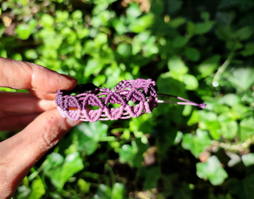 Macramé náramek, světle fialová — foto 2