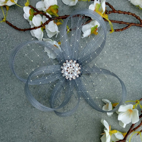 Šedé odstíny Fascinator — foto 2