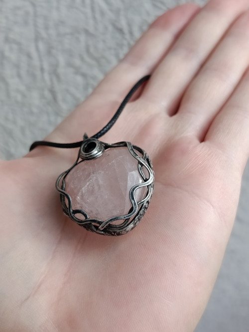 Růženínové srdce s granátem — foto 3
