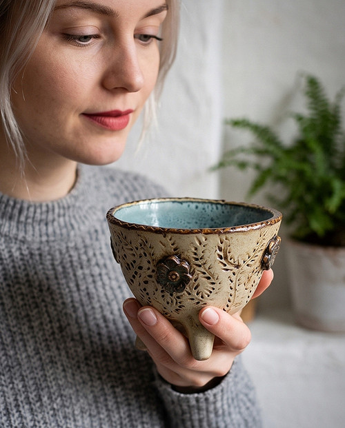 Keramická miska s botanickým reliéfem a glazurou — foto 6