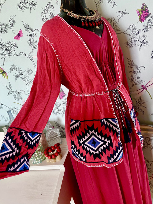 Kardigan boho red vyšívaný — foto 3