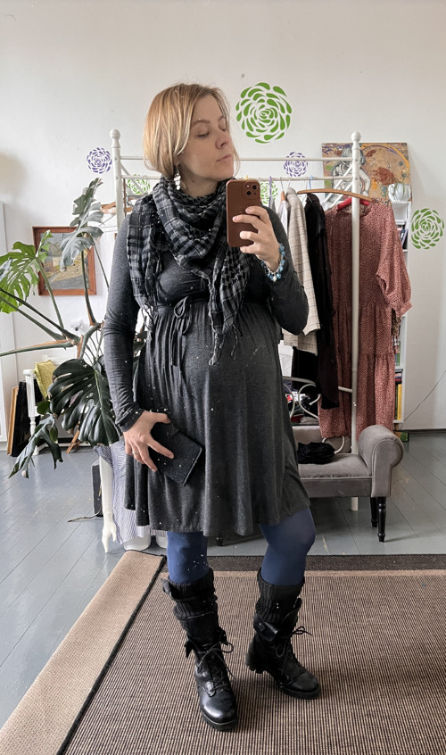 Šaty s kapucí — foto 3