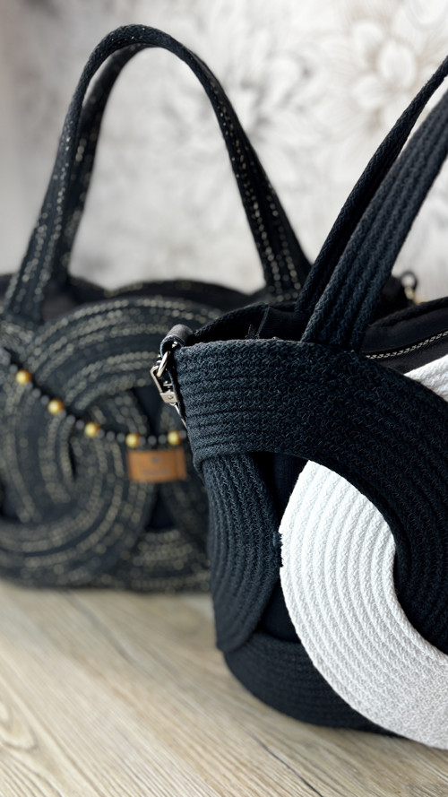 Černobílá elegantní kabelka — foto 5