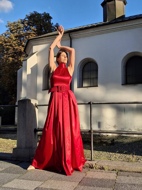 Model v červené barvě — foto 4