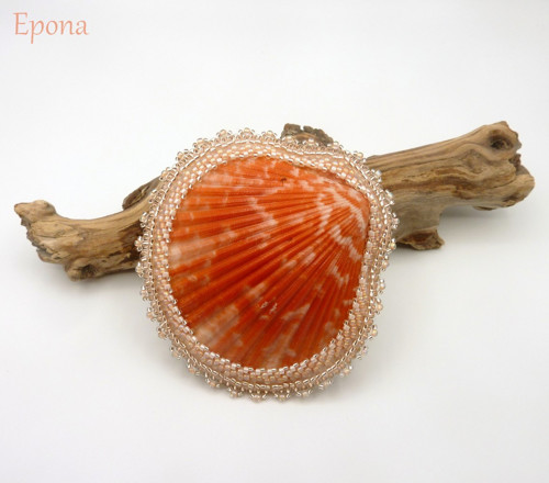 Brož Coquille (s mušlí) — foto 3