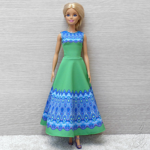Dlouhé barevné šaty pro Barbie — foto 3