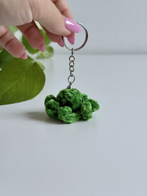 Háčkovaná klíčenka - Sametová chobotnička — foto 3