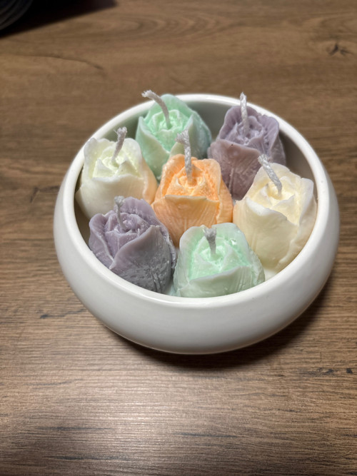 Sójová svíčka Tulipány v keramické misce — foto 3