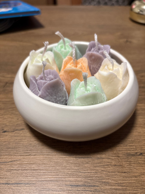 Sójová svíčka Tulipány v keramické misce — foto 2