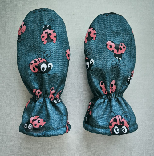 Dívčí softshell rukavice Berušky na jeans — foto 4