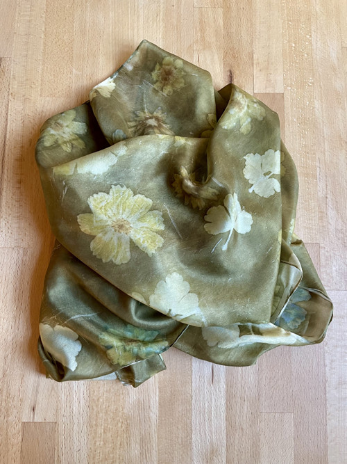 Hedvábná šála ecoprint — foto 2