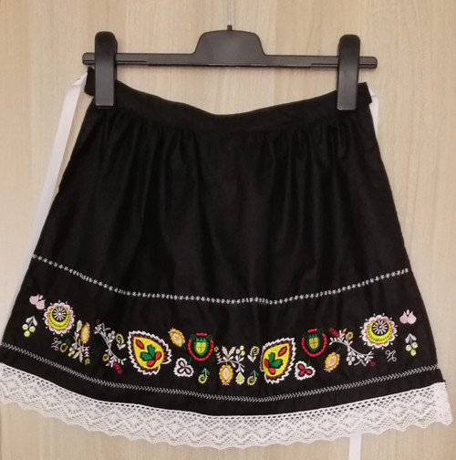 Zástěrka, zástěra ke kroji. Folklor. — foto 2