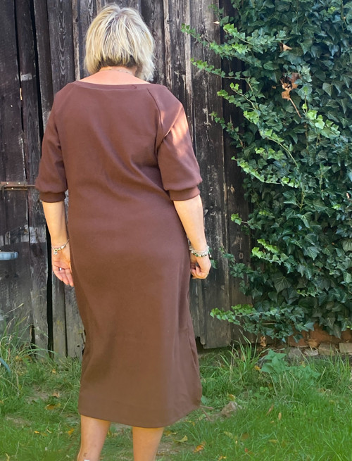 Šaty čokoládově hnědé dlouhé — foto 2