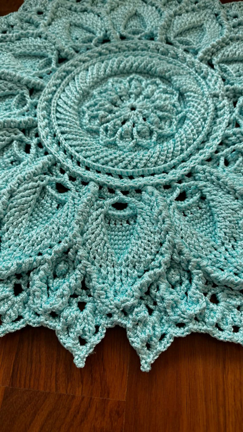 Háčkovaný koberec Mandala – modrá | 53 cm — foto 4