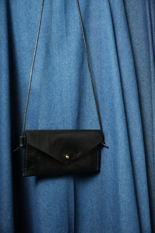 Kožené psaníčko Mini Black — foto 4