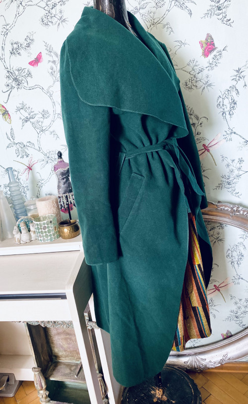 Kabát wrap ve smaragdu — foto 3