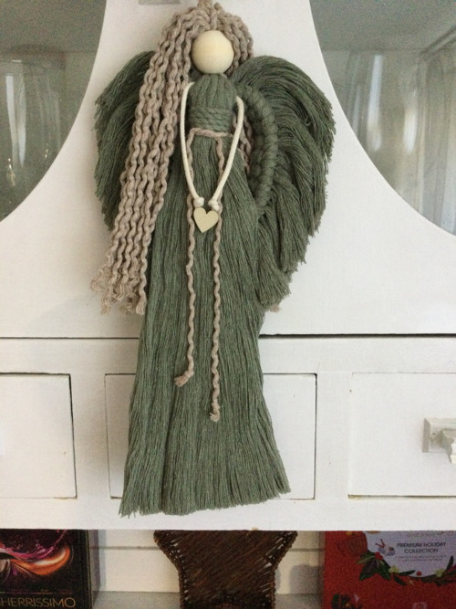 Macrame andělka v dárkovém setu - zelená/sage. — foto 3