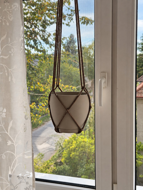 Minimalistický macramé závěs s květináčem — foto 2