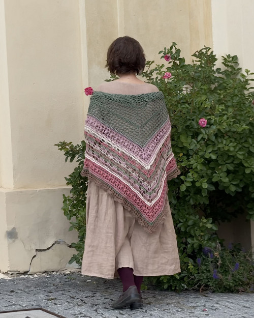 Lněný háčkovaný šátek zeleno růžový, boho pléd — foto 4
