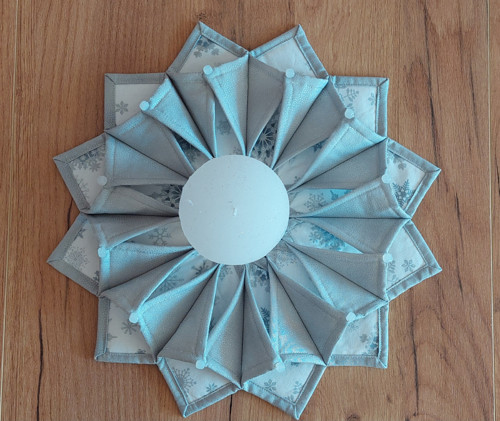 Vánoční stříbrný věneček v 3D efektu — foto 4