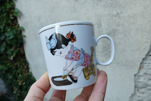 Pradlenka...dětský porcelánový hrníček — foto 2