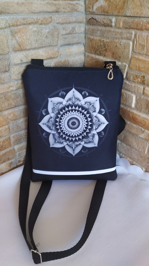 Mandala černobílá - příruční kabelka — foto 2